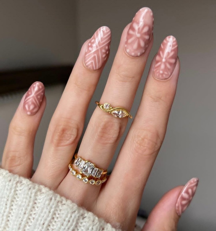 Фото: соцсети / @finewinenails