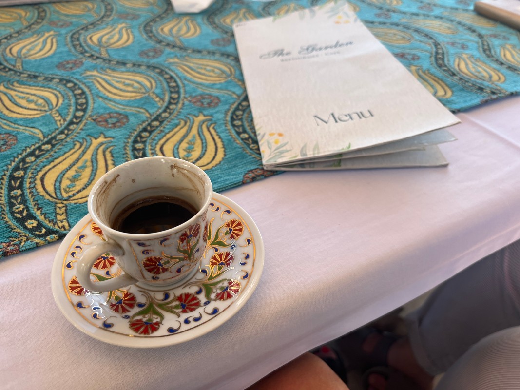 Чашка любимого напитка способна спасти самое хмурое утро. Фото: Юлия Крышевич