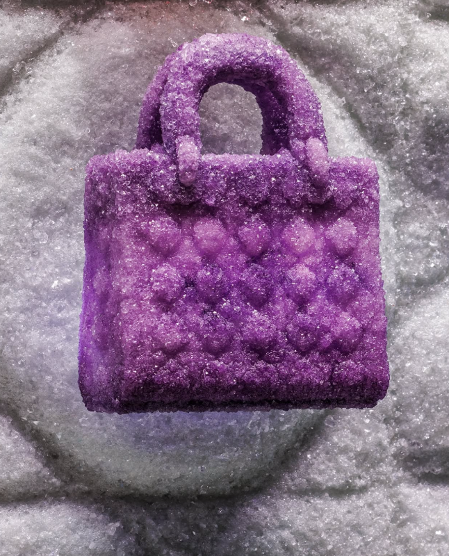 Новый год к нам мчится: Tiffany, Burberry и Dior выпустили праздничные коллекции
							