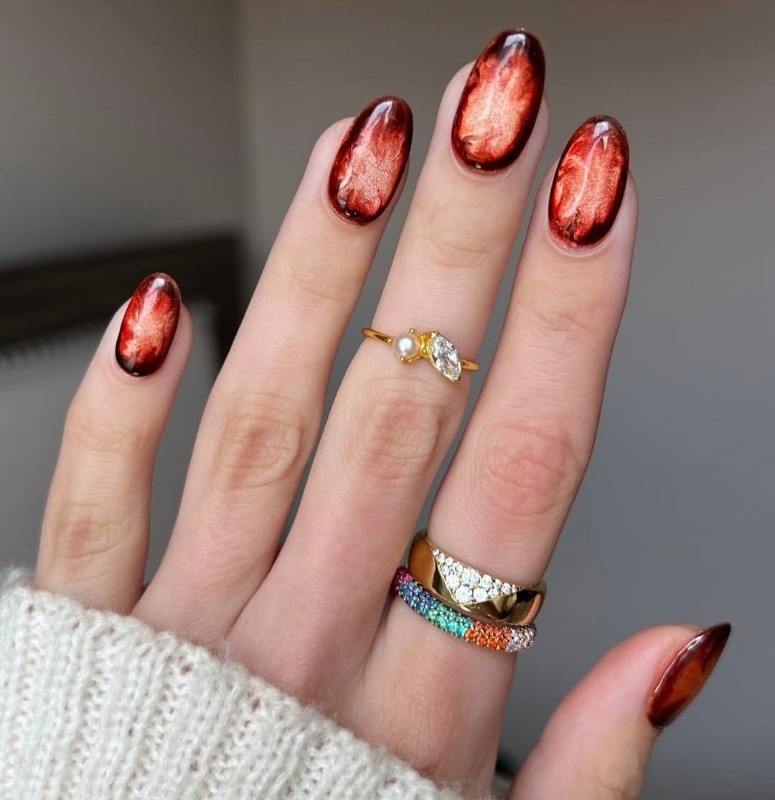 Фото: соцсети / @finewinenails