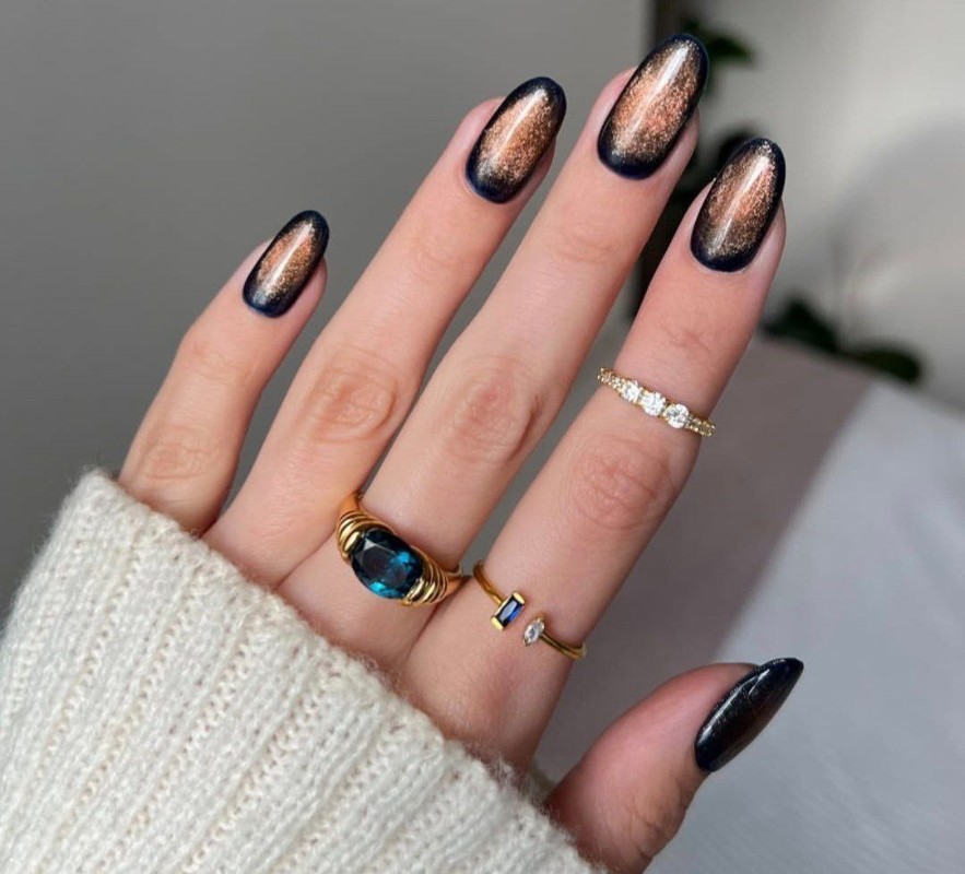 Фото: соцсети / @finewinenails