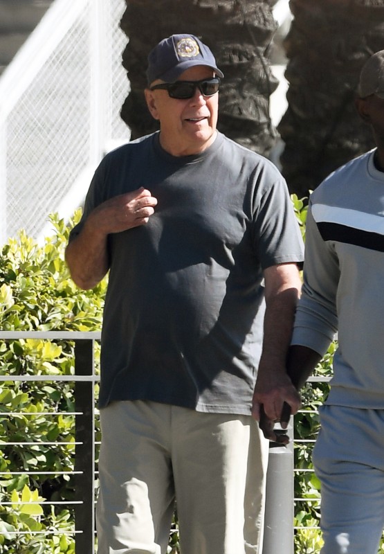 Брюс Уиллис на прогулке в Лос-Анджелесе. Фото: www.legion-media.com