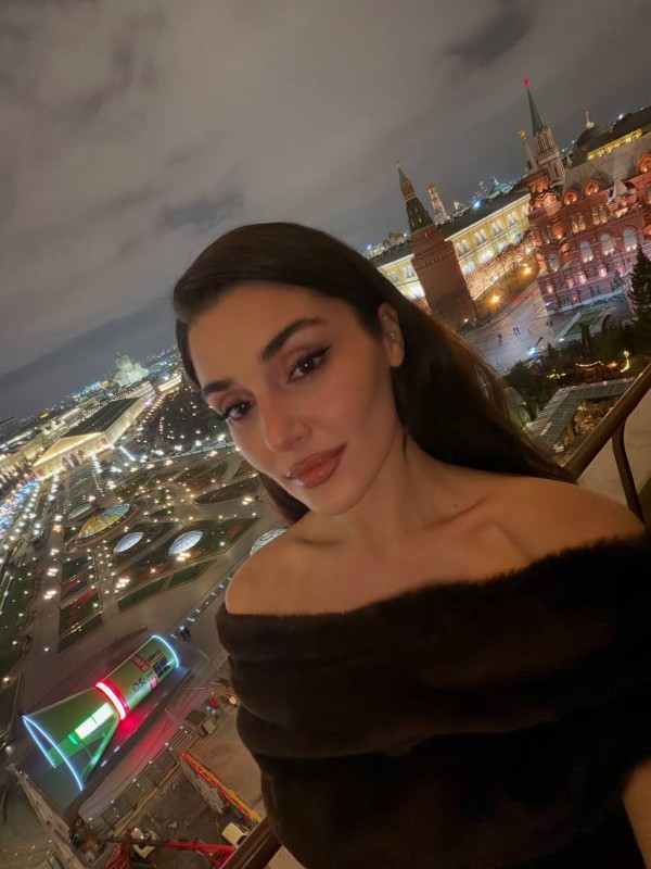 Ханде Эрчел. Фото: соцсети / @handemiyy