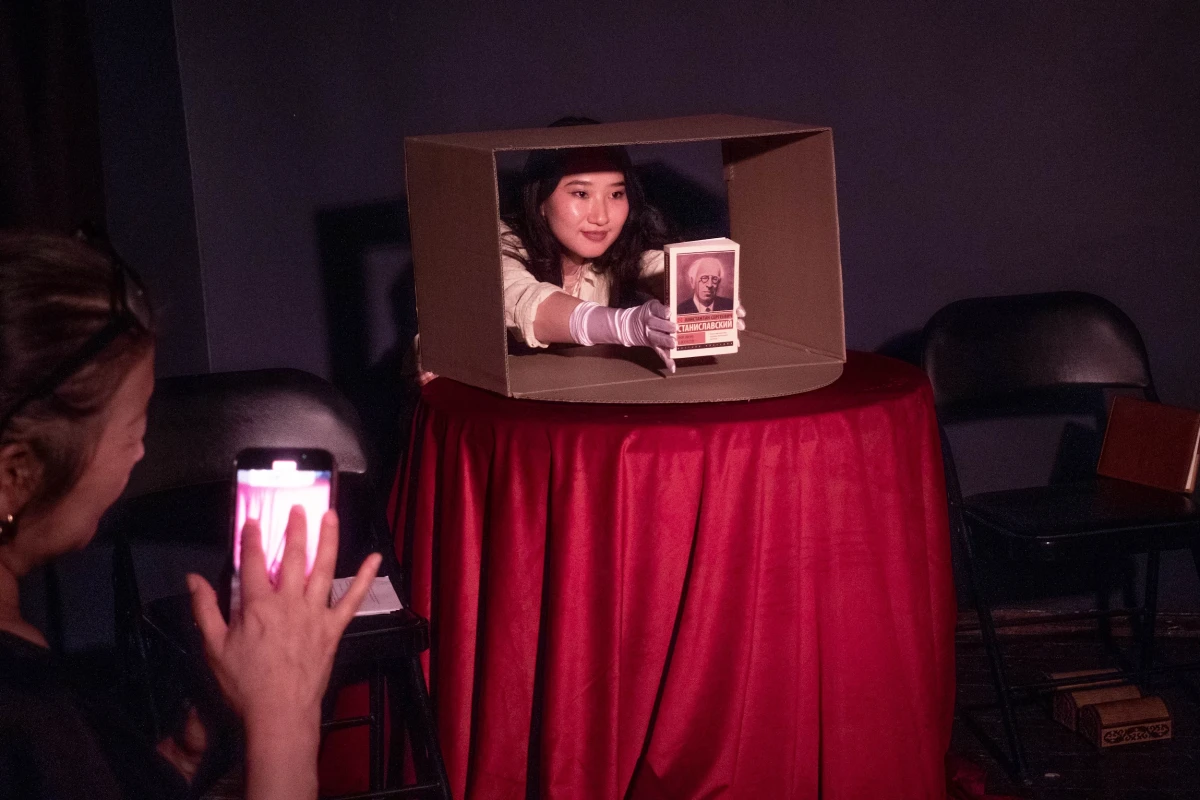 Премьера спектакля &#34;Гульмира эмне дейт&#34; (18+) на фестивале автофикшна в Театре.doc. Фото: Роман Третьяков. Предоставлено пресс-службой фестиваля