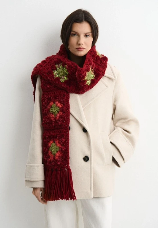 10 смелых: подборка шарфов "с характером" для яркой зимы 10 смелых: подборка шарфов "с характером" для яркой зимы