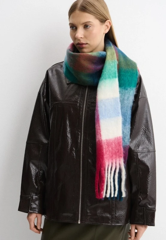 10 смелых: подборка шарфов "с характером" для яркой зимы 10 смелых: подборка шарфов "с характером" для яркой зимы