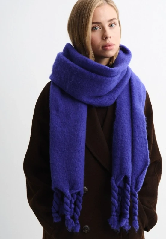 10 смелых: подборка шарфов "с характером" для яркой зимы 10 смелых: подборка шарфов "с характером" для яркой зимы