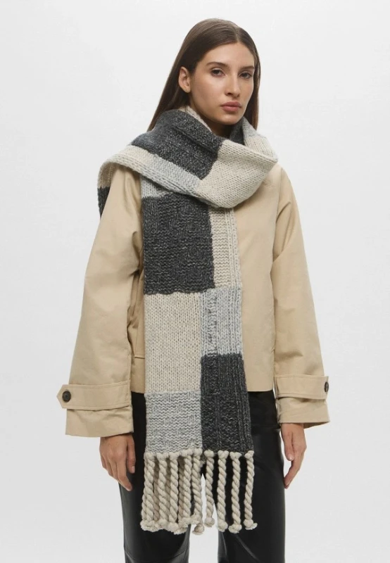 10 смелых: подборка шарфов "с характером" для яркой зимы 10 смелых: подборка шарфов "с характером" для яркой зимы