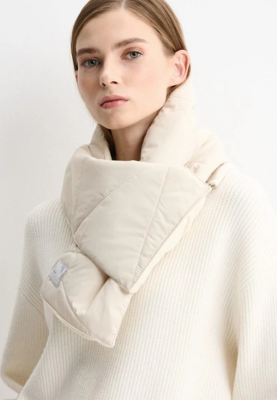 10 смелых: подборка шарфов "с характером" для яркой зимы 10 смелых: подборка шарфов "с характером" для яркой зимы