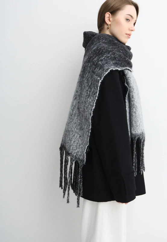 10 смелых: подборка шарфов "с характером" для яркой зимы 10 смелых: подборка шарфов "с характером" для яркой зимы