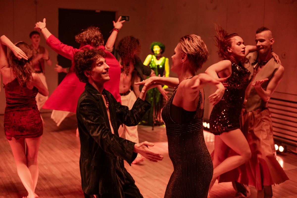 &#34;ПомПейParty&#34; Лины Лангнер, премьера 3 декабря 2025 года. Фото: Олимпия Орлова. Предоставлено пресс-службой Электротеатра Станиславский