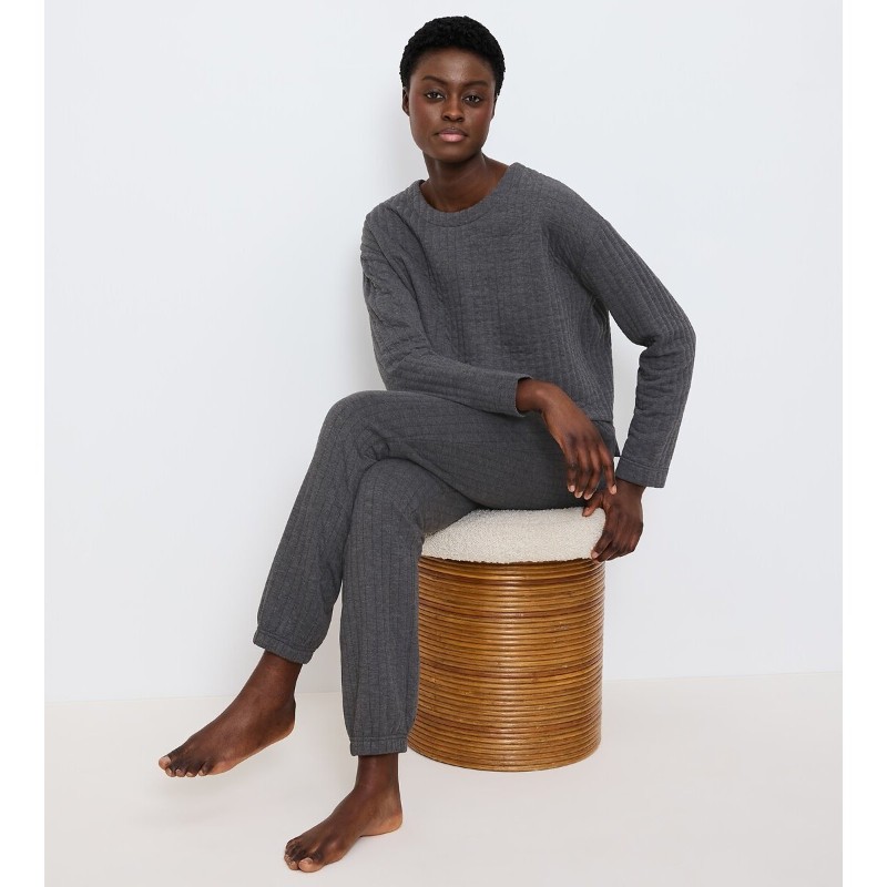 Не хочется выходить: 5 идей для домашнего костюма