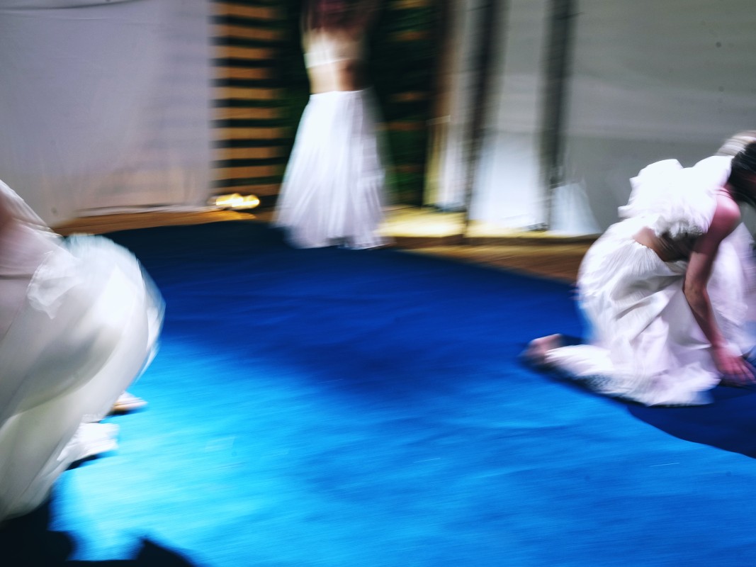 Фрагмент спектакля DIOS (хор. Екатерина Плянтер). Фото: Илья Викторов. Предоставлено Terra Dance Theatre