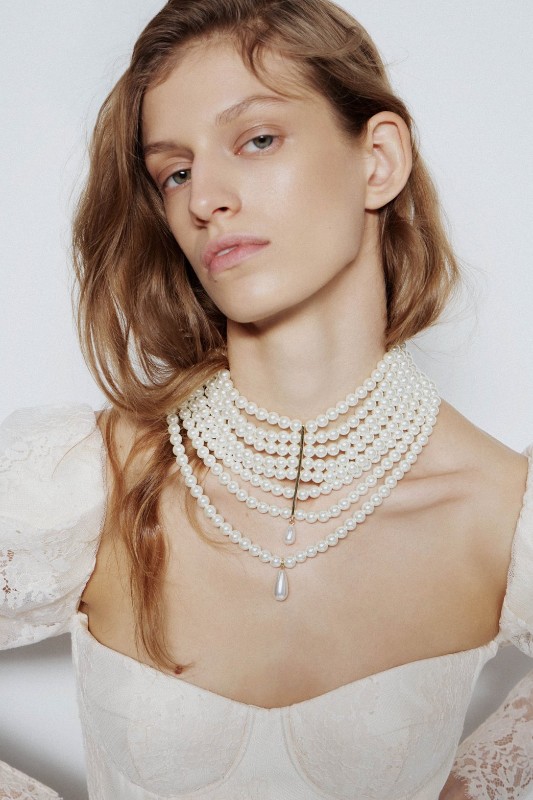 Мода на масштаб: этой зимой выбираем (очень) большие аксессуары