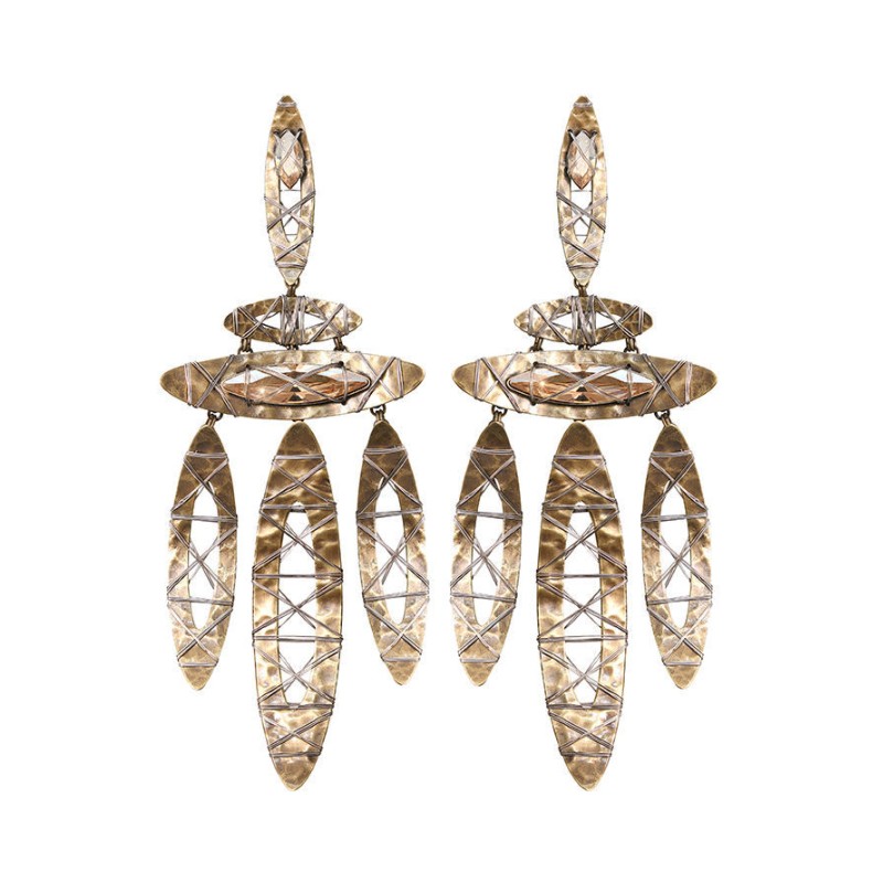 Мода на масштаб: этой зимой выбираем (очень) большие аксессуары