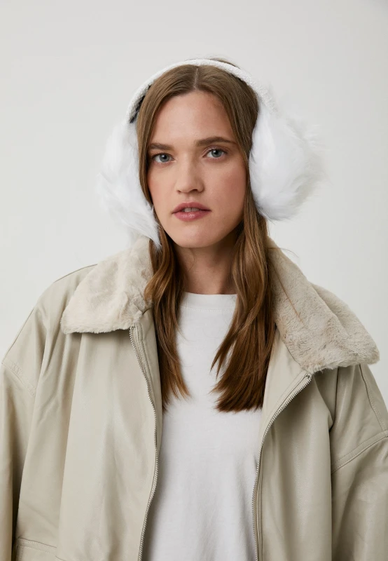 Прощай, скучная шапка: 8 самых модных головных уборов этой зимы