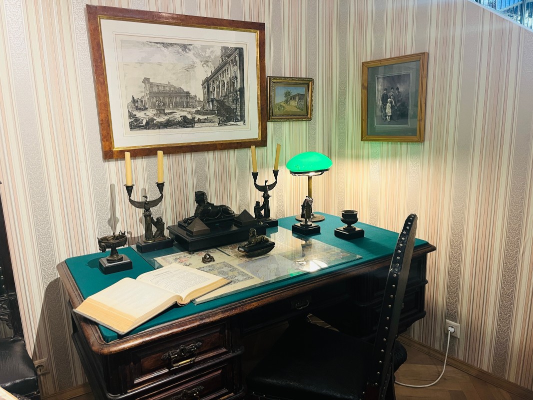 Все мы когда-то обращаемся к классике, вступив во взрослую жизнь. Фото: Юлия Крышевич