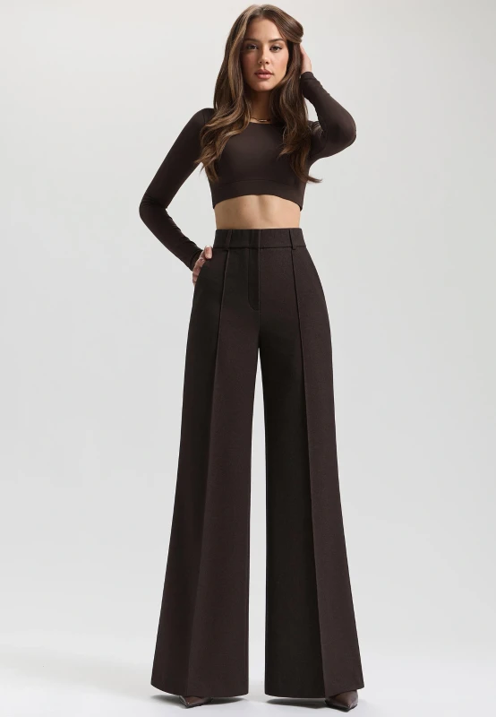 Back to Brown: почему коричневый монохром стал главным зимним трендом
Back to Brown: почему коричневый монохром стал главным зимним трендом