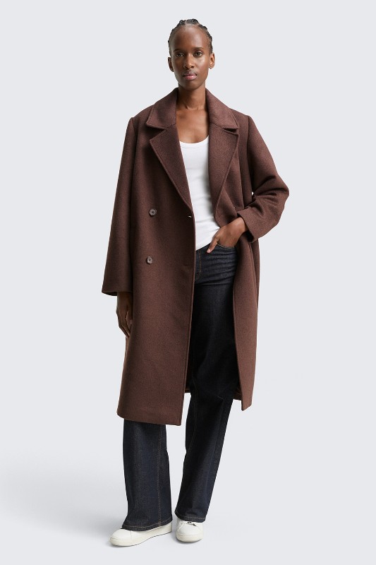 Back to Brown: почему коричневый монохром стал главным зимним трендом
Back to Brown: почему коричневый монохром стал главным зимним трендом