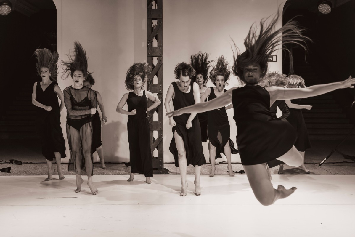 Хореографический диптих [WI:MEN] в постановке Лины Лангнер. Фото: Мэри Маршания. Предоставлено Линой Лангнер