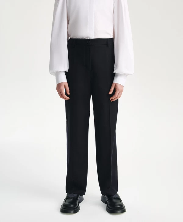 Теплый преппи: какие свитеры, жилеты и брюки выбрать ребенку в школу и не только