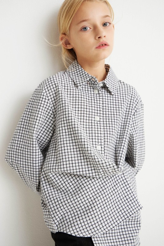 Теплый преппи: какие свитеры, жилеты и брюки выбрать ребенку в школу и не только