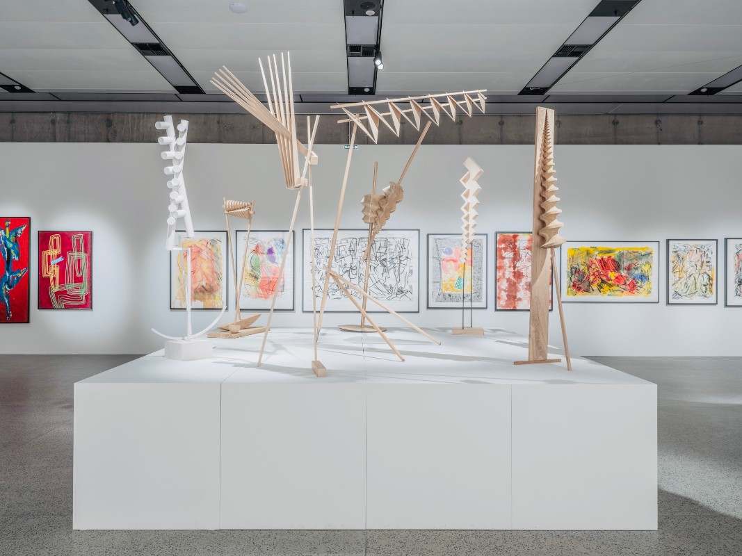 "Шаг с пьедестала. Скульптура в реальном пространстве". Фото: Юрий Пальмин. Предоставлено пресс-службой Музея "ЗИЛАРТ"