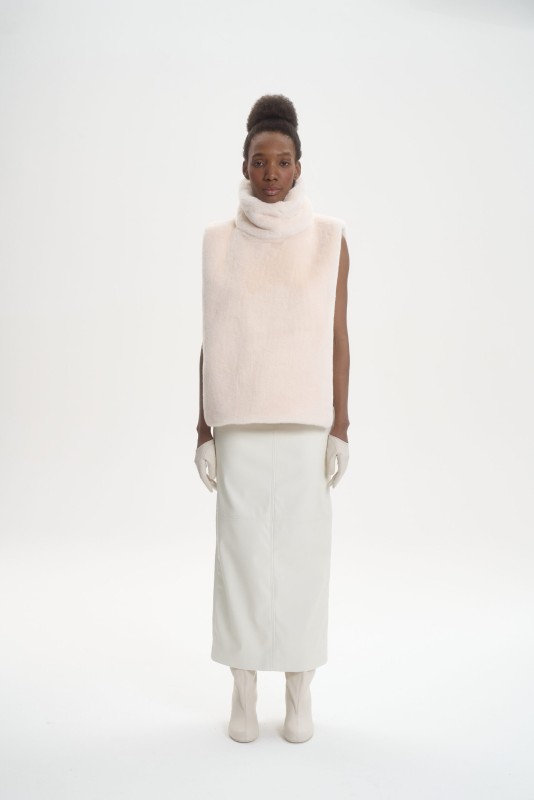 Не только шуба: 5 меховых аксессуаров, на которые стоит обратить внимание Не только шуба: 5 меховых аксессуаров, на которые стоит обратить внимание