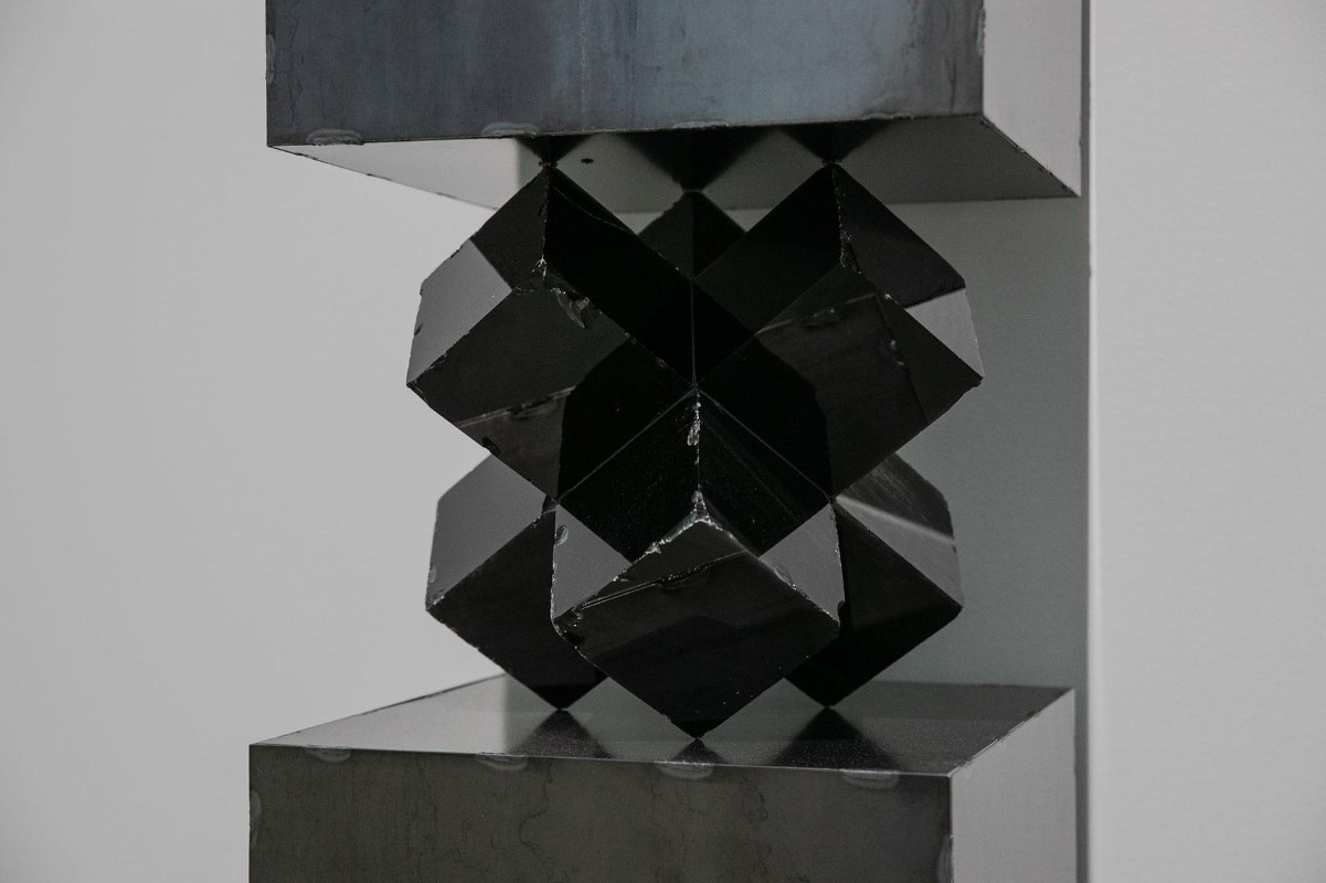 Фрагмент экспозиции выставки "Краткая история отсутствия" в Доме культуры "ГЭС-2" в 2023 году. Фото: Даниил Анненков. Предоставлено пресс-службой Дома культуры "ГЭС-2"