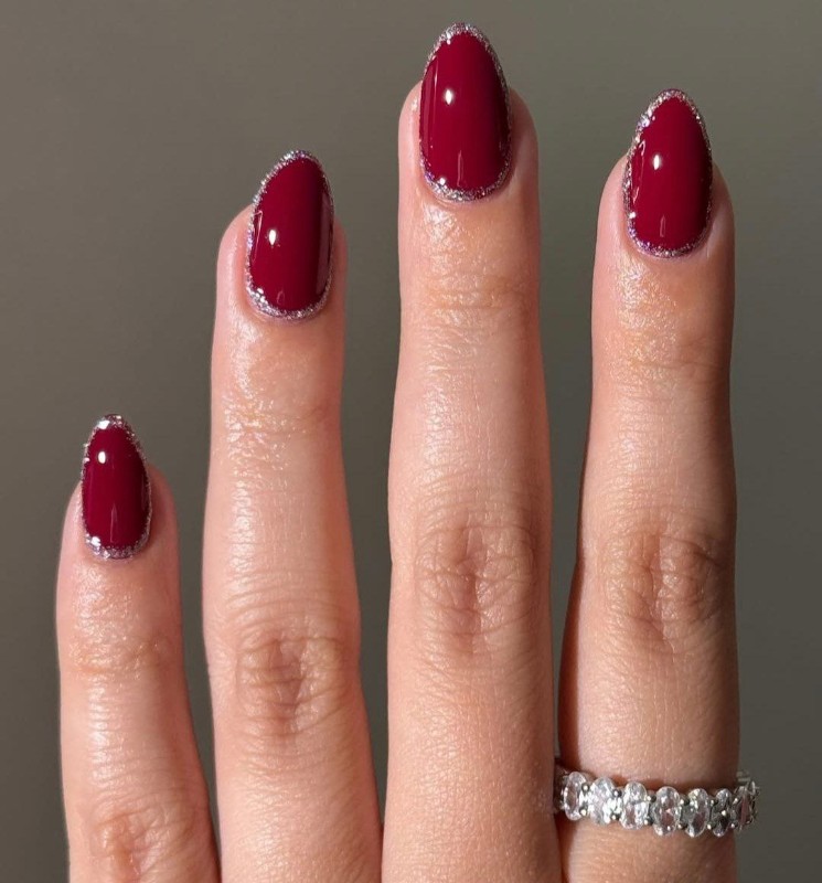 Фото: соцсети / @avrnailswatches