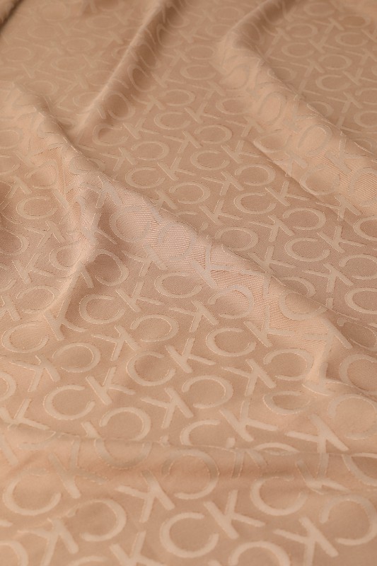 Накрыться красотой: носим шали, палантины и очень большие шарфы Накрыться красотой: носим шали, палантины и очень большие шарфы