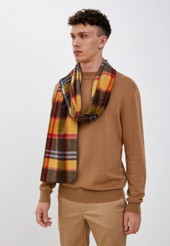 Аксессуары-акценты: цветные шарфы, перчатки, шапки в мужском гардеробе Аксессуары-акценты: цветные шарфы, перчатки, шапки в мужском гардеробе