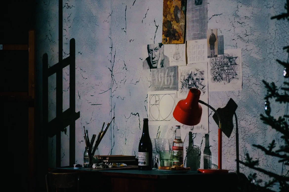 Сцена из спектакля "Кровоизлияние в МОСХ". Предоставлено пресс-службой Театра "Практика"