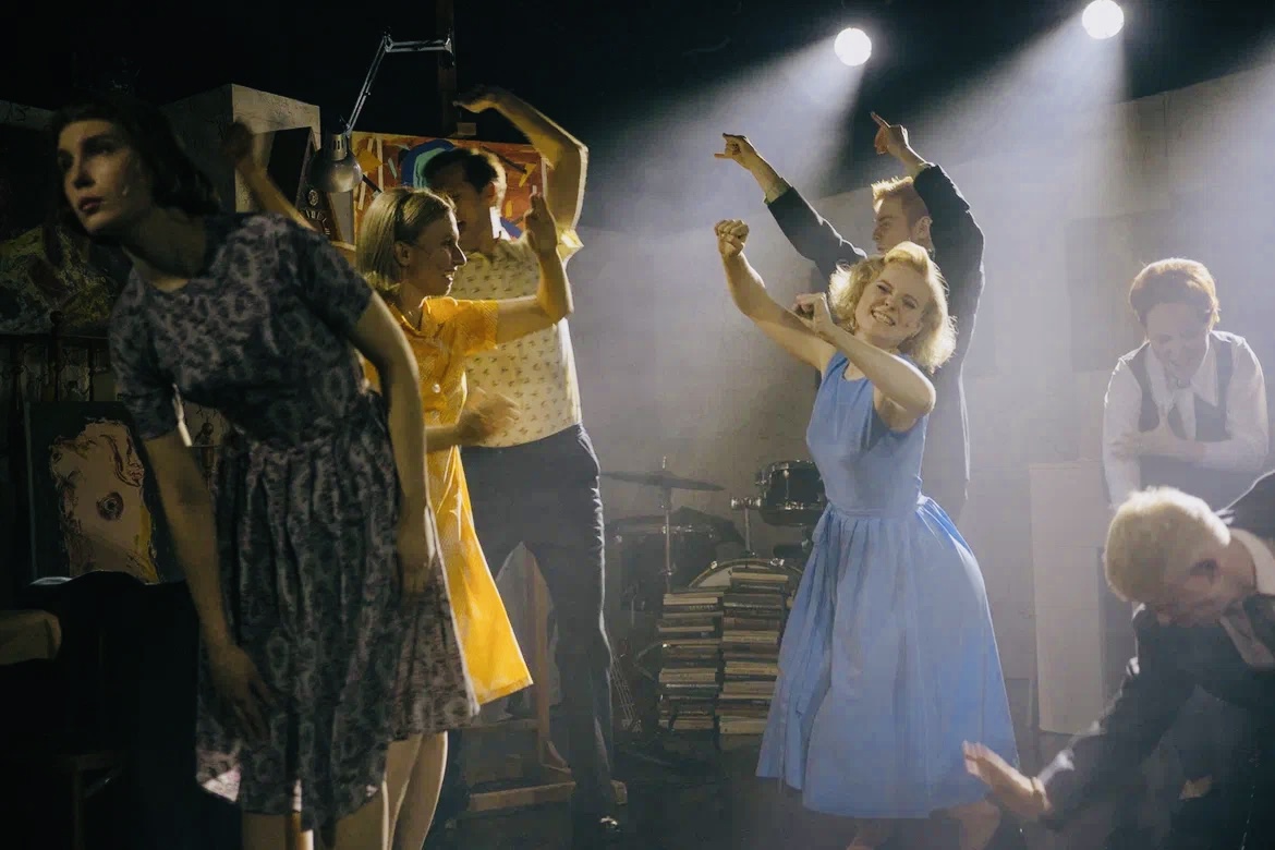 Сцена из спектакля "Кровоизлияние в МОСХ". Предоставлено пресс-службой Театра "Практика"