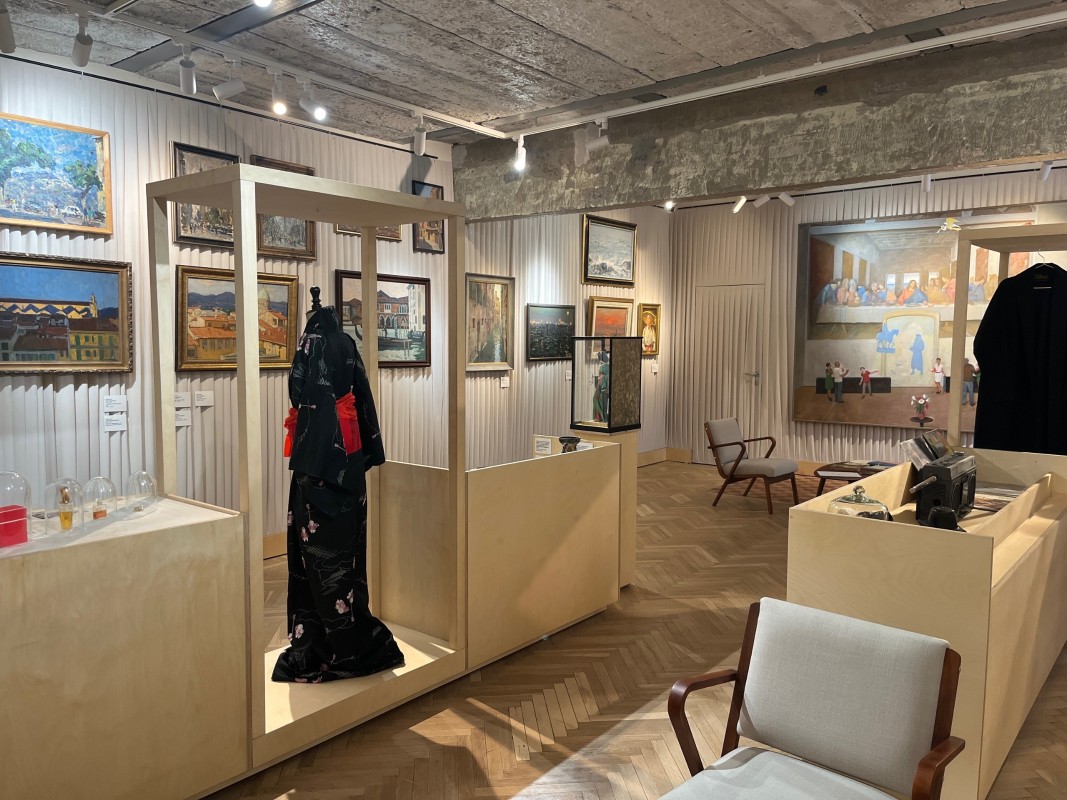 Фрагмент экспозиции выставки "Заграница это миф?!". Фото: Юлия Крышевич