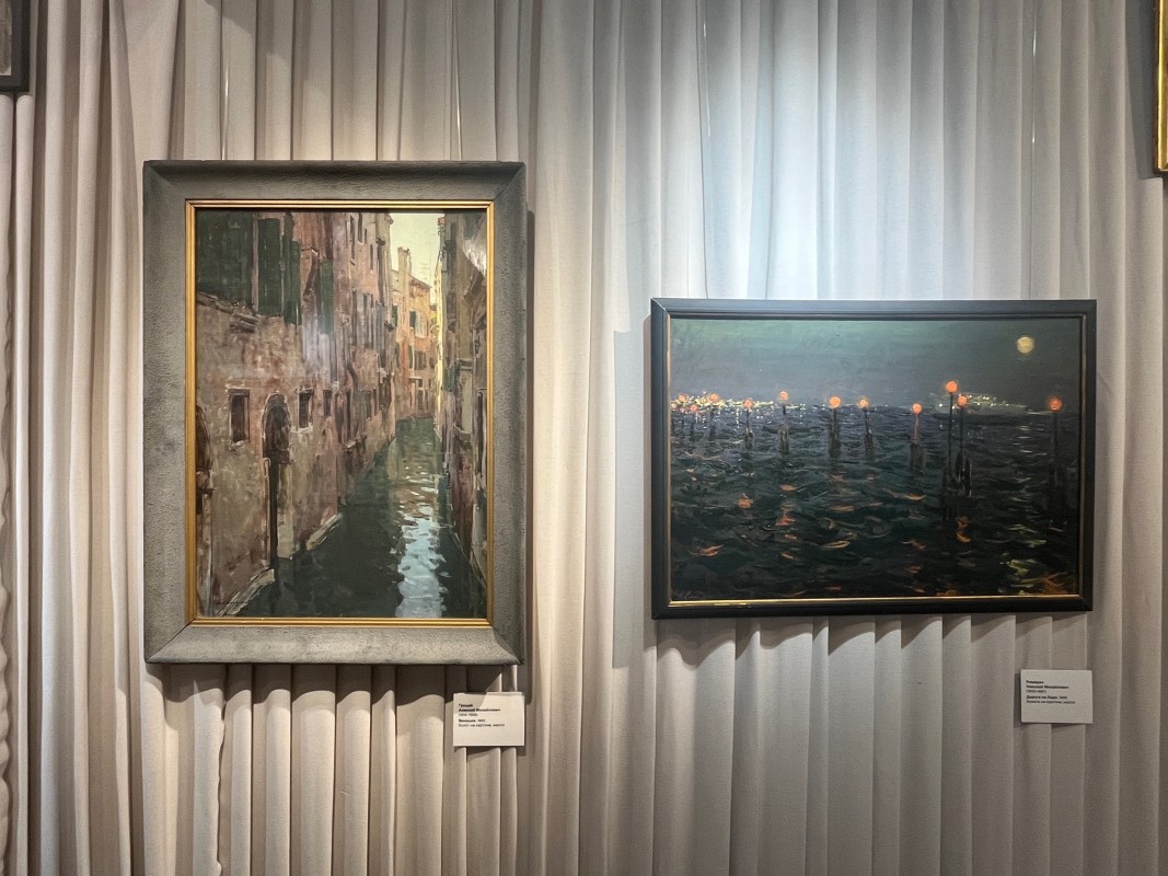 Фрагмент экспозиции выставки "Заграница это миф?!". Фото: Юлия Крышевич