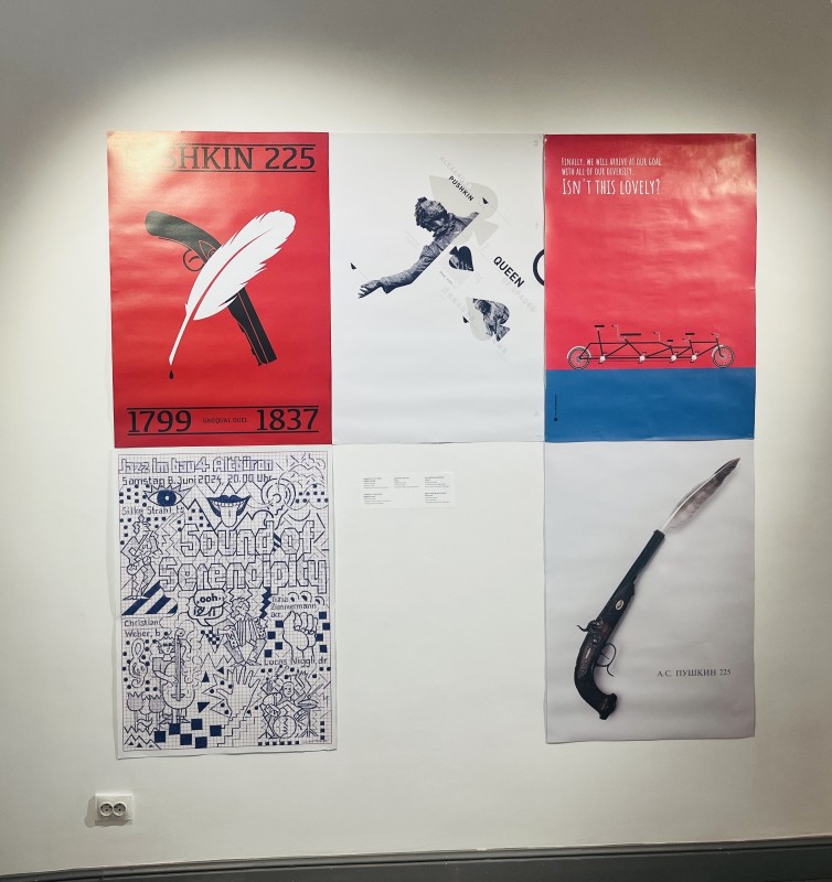 Фрагмент экспозиции биеннале плакатного искусства "Золотая пчела 16" (0+) в Тульском историко-архитектурном музее. Фото: Юлия Крышевич