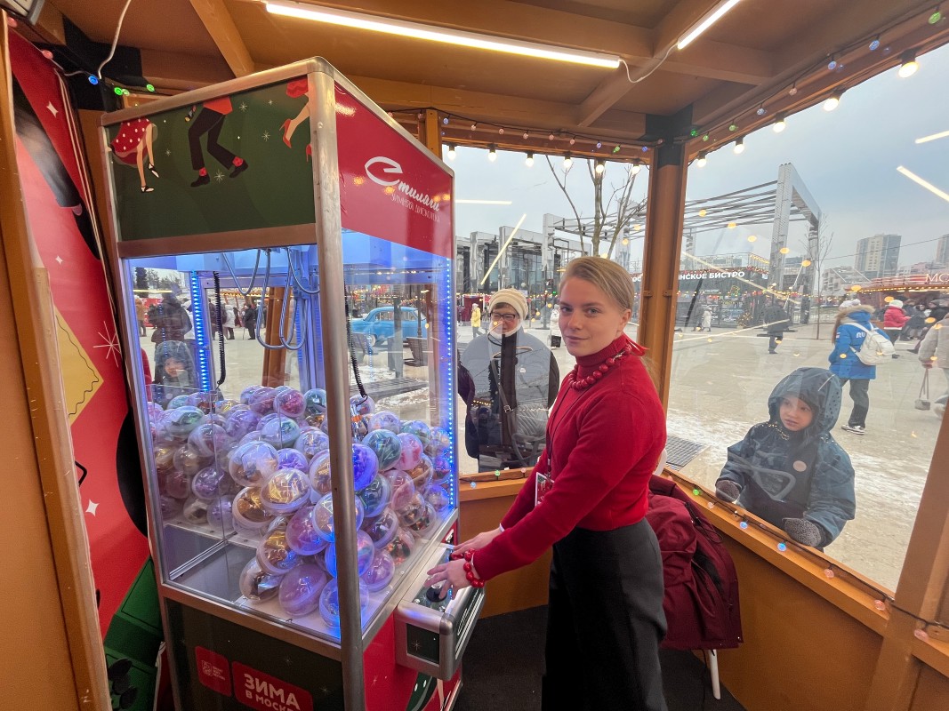 Павильон советских игровых автоматов на фестивале "Стиляги. Зимняя дискотека" (2025) в Парке "Ходынское поле". Фото: Юлия Крышевич