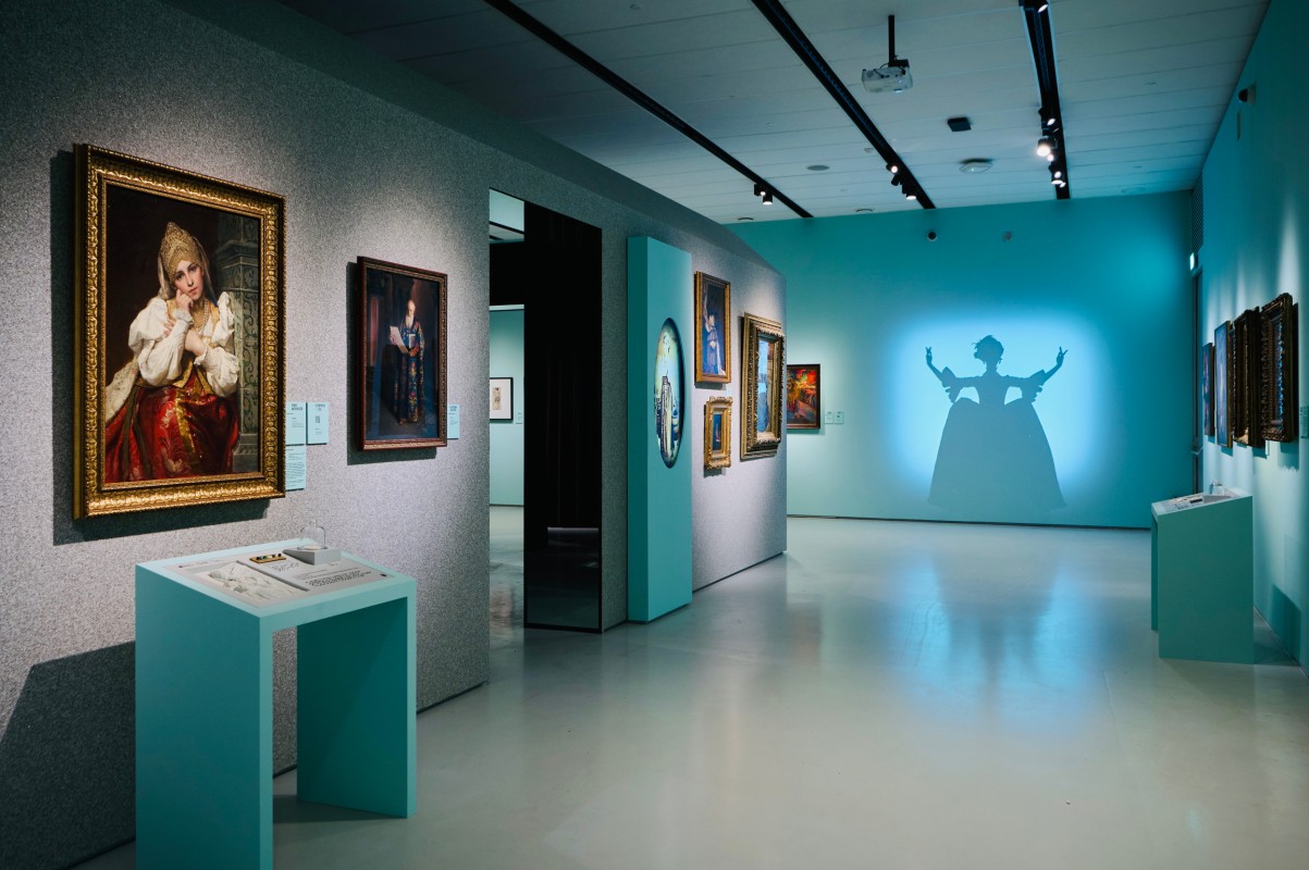 Фрагмент экспозиции выставки "Под маской". Предоставлено пресс-службой Музея русского импрессионизма