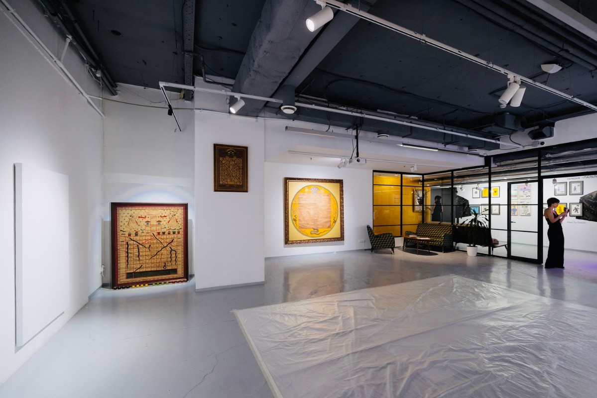 Фрагмент экспозиции выставки  "Ты такой же, как я сам" Алексея Мандыча. Фото: Polina Varnerr. Предоставлено пресс-службой Cube.Moscow.