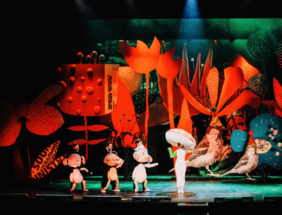 Сцена из спектакля "Три поросенка. Ой". Предоставлено пресс-службой Театра на Таганке