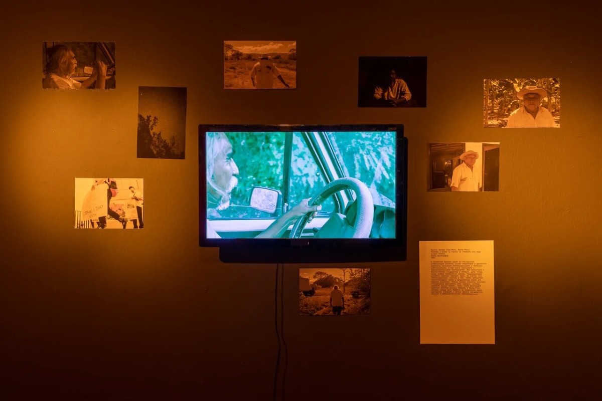 Фрагмент экспозиции выставки "Альтерглобализм" (2021) в Галерее ВЗ "Беляево". Фото: Виктор Никишов. Предоставлено кураторской командой проекта