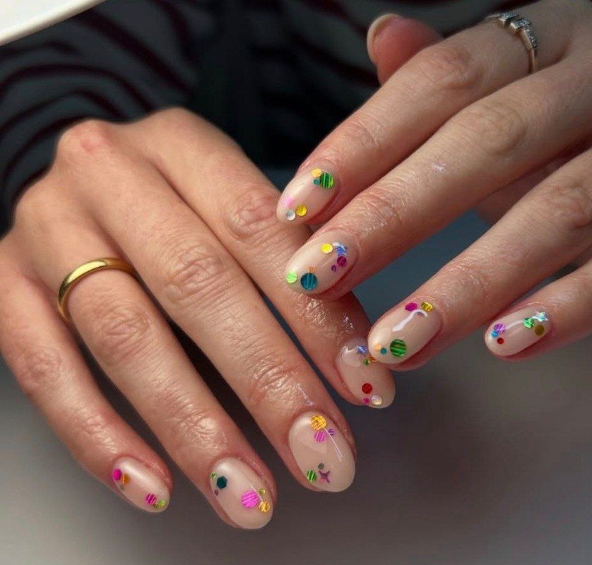 Фото: соцсети / @freyaameldarosenails