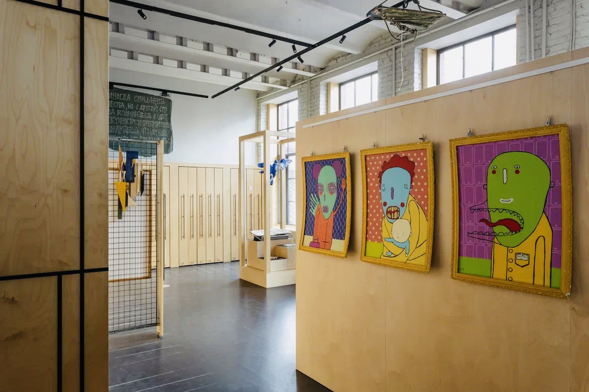 Фрагмент экспозиции в пространстве "Стрит-арт хранения". Фото: Анна Скударь: Предоставлено пресс-службой САХ