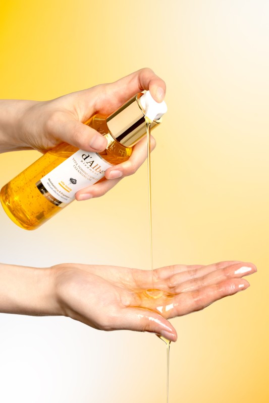 Фото: архивы пресс-службы d'Alba. Гидрофильное масло для лица Vita Toning Capsule Cleansing Oil