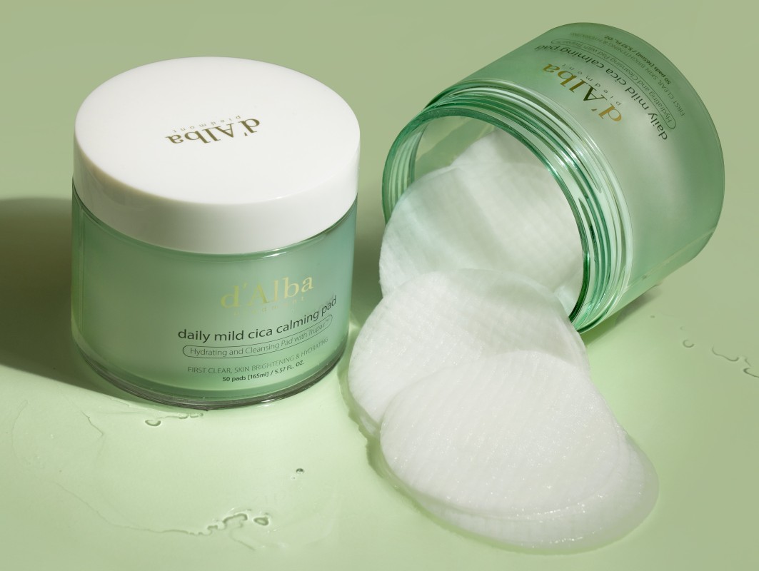 Фото: архивы пресс-службы d'Alba. Двусторонние успокаивающие тонер-пэды для лица Daily Mild Cica Calming Pad