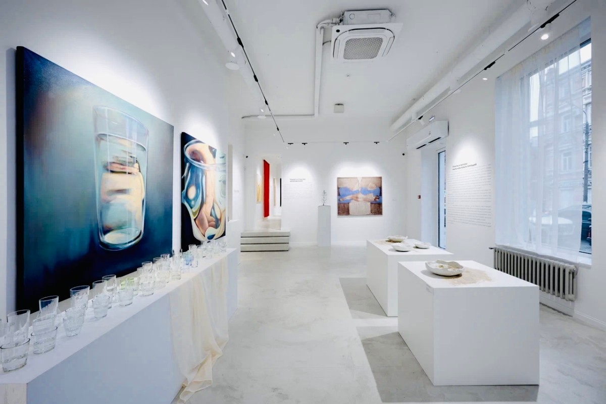 Фрагмент экспозиции выставки "Плоть и вихрь" под кураторством Татьяны Гетман. Фото: Антон Комаров. Предоставлено пресс-службой галереи Culture