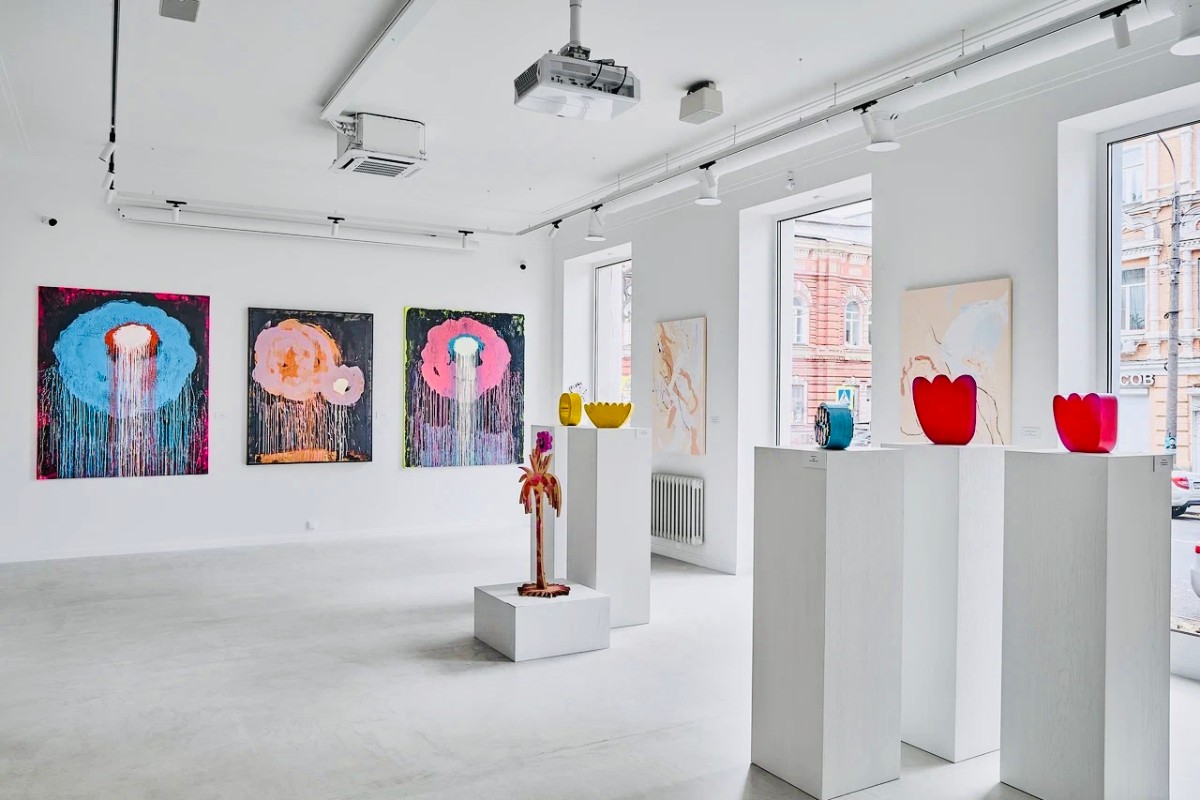 Фрагмент экспозиции выставки "Нам хватит языка цветов" под кураторством Дарьи Колпашниковой. Фото: Антон Комаров. Предоставлено галерей Culture