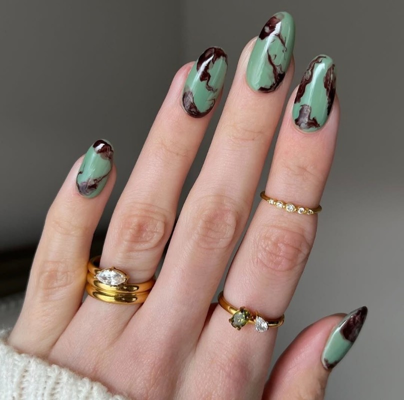 Фото: соцсети / @finewinenails