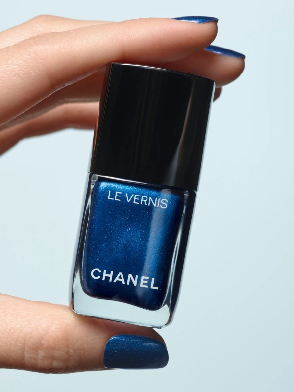 Фото: архивы пресс-службы Chanel. Стойкий лак LE VERNIS, 419 LÉGENDE